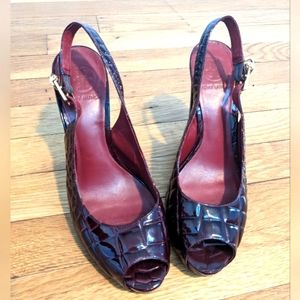 Tory Burch peep toe patent heels ("4), burgundy with gold hardware